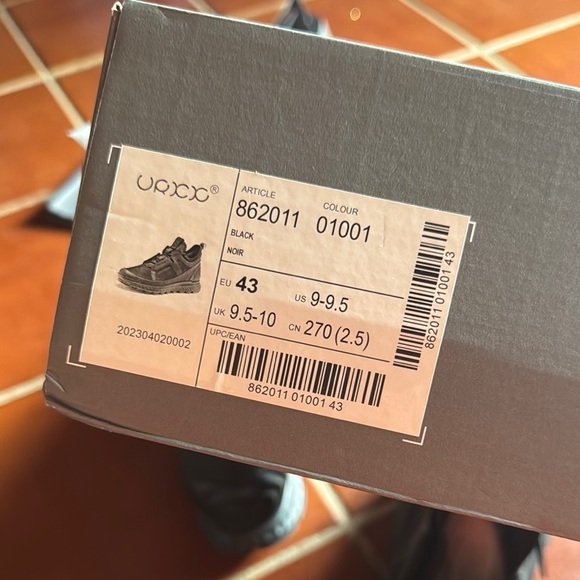 Sneakers black leather New* - Picture 8 of 9